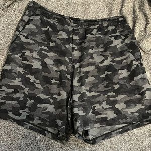 Mens 7” Lululemon Pace Breaker Shorts